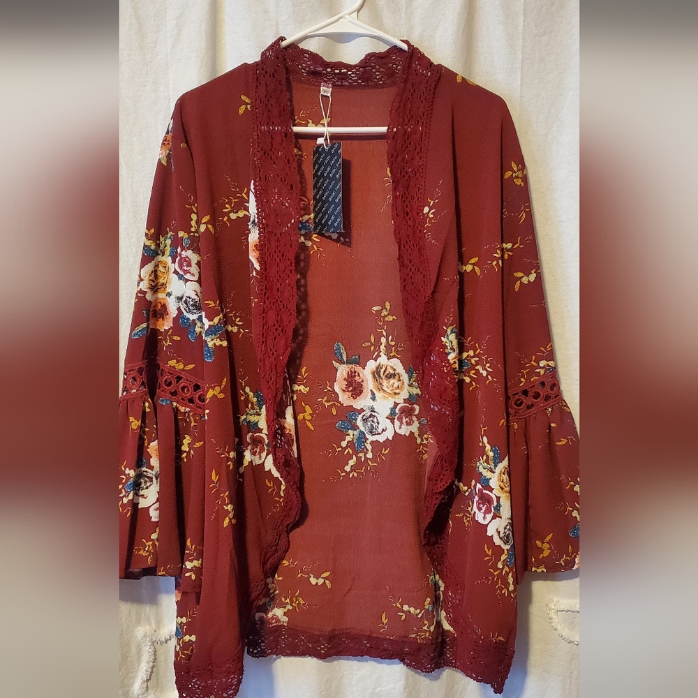 New w/tags bell sleeved floral kimono/cardigan